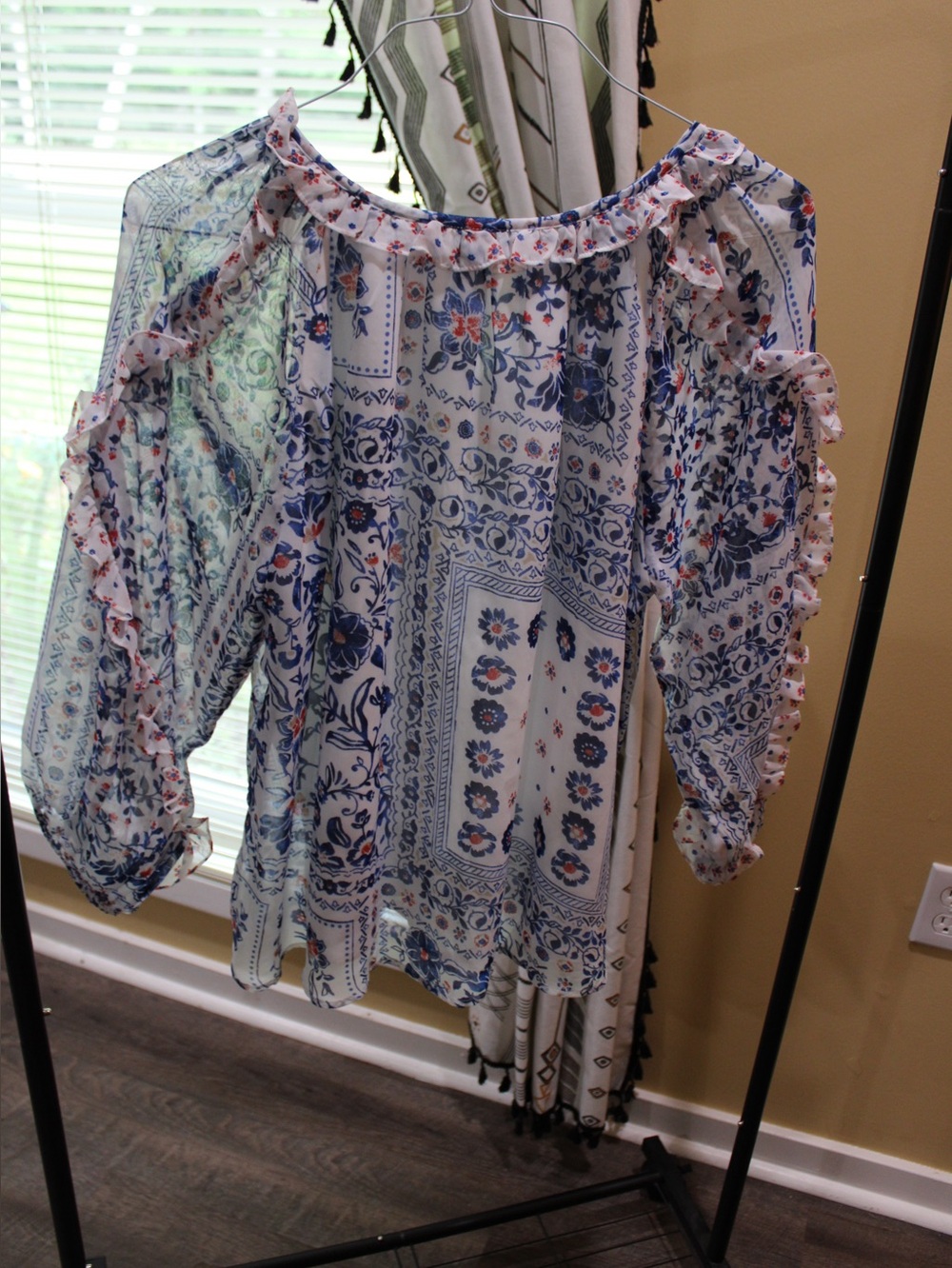 Cato Blue & White Floral Peasant Blouse Ruffle Sleeve Size Medium